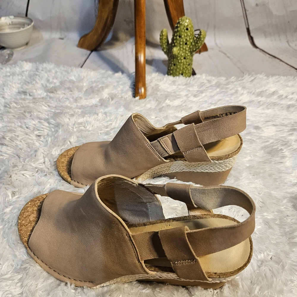 Clarks Collection Tan Leather Wedge Sandals Espadrille Slingback 9.5D